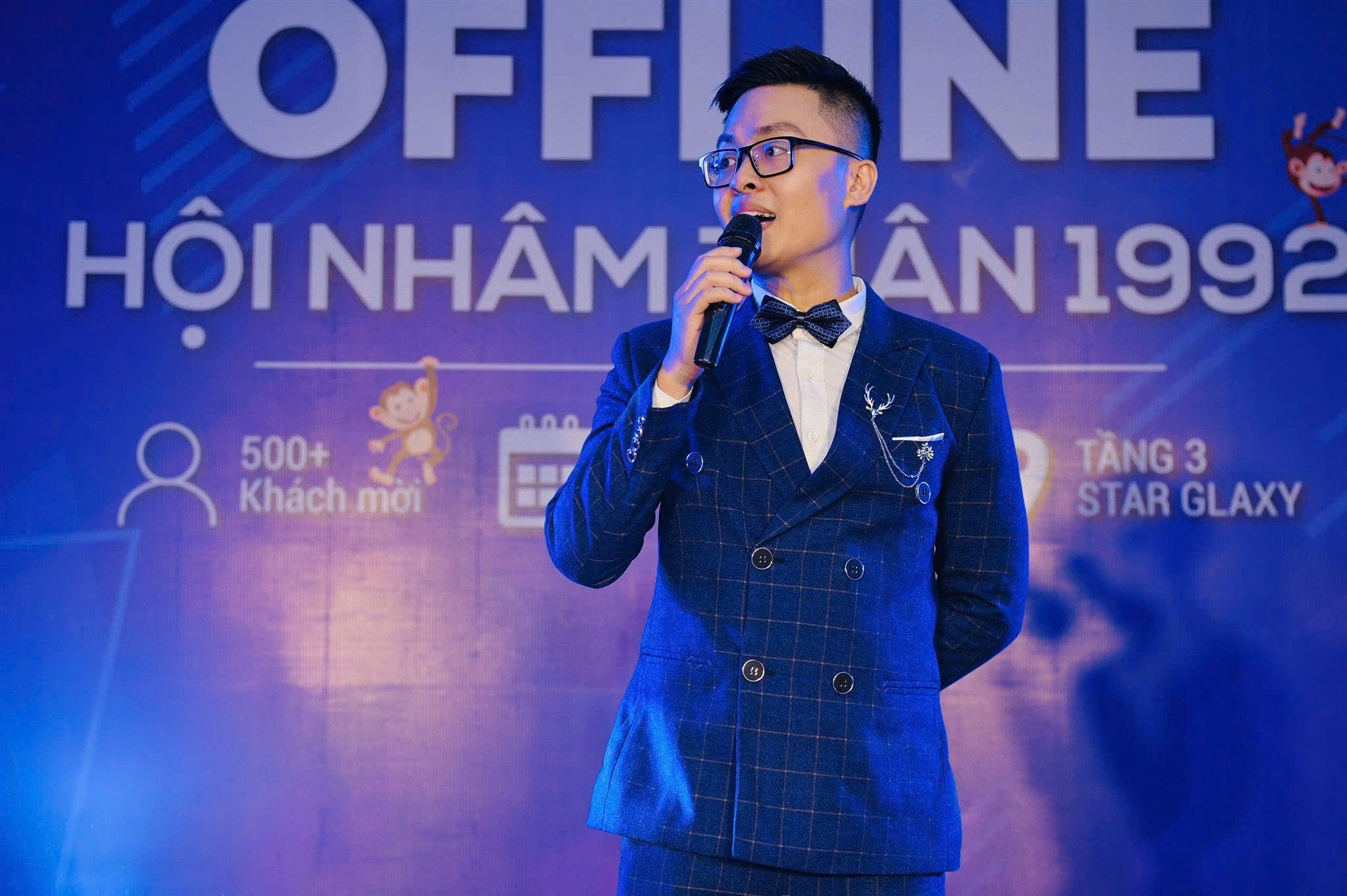 Đoàn Minh Thắng nói trước đám đông tại sự kiện cộng đồng doanh nhân 1992